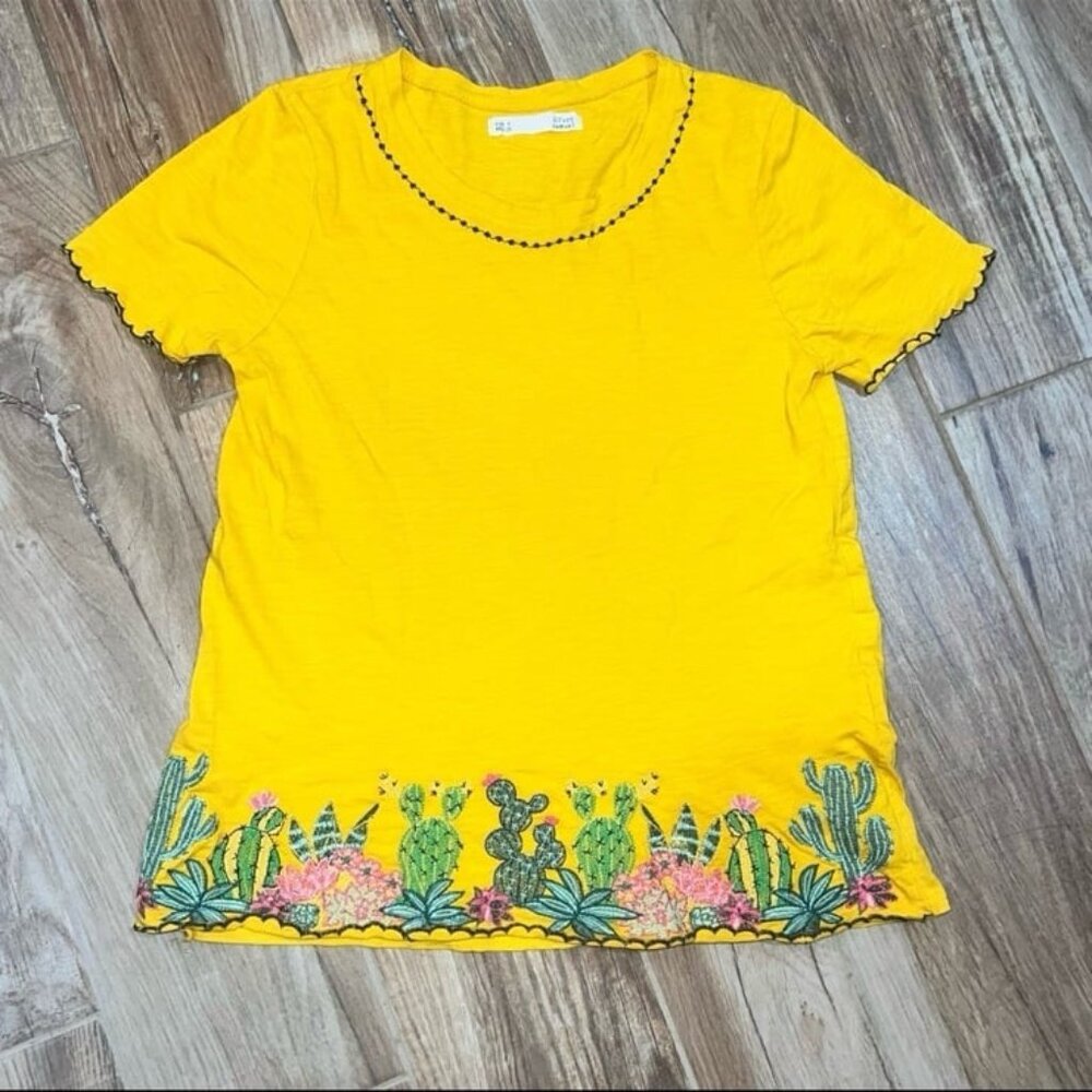 Sfera Casual Embroidered Cactus Top